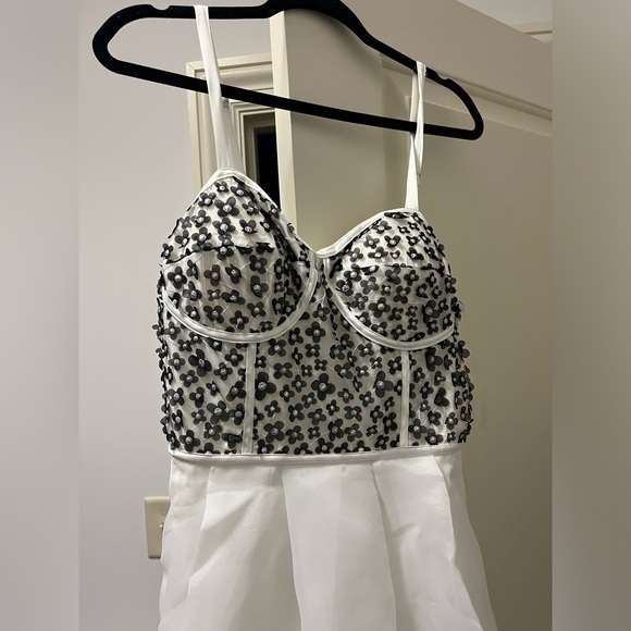 True Decadence WHITE BLACK MONO FLOWER TIERED ORGANZA MAXI DRESS - Picture 4 of 6